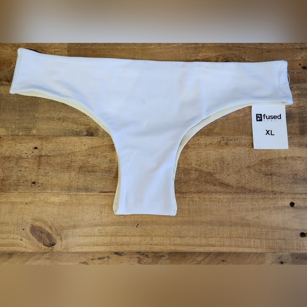 Fused Hawaii Seashell Manini bottom